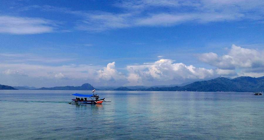 [FOTO] Kecantikan Pemandangan Laut Di Pantai Klara Lampung Yang Terekam Kamera Smartphone : Biru
