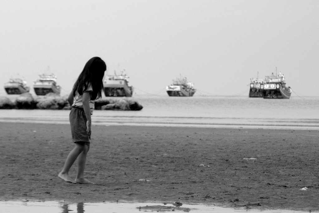 [FOTO] Bermain Di Pantai Kartini Rembang