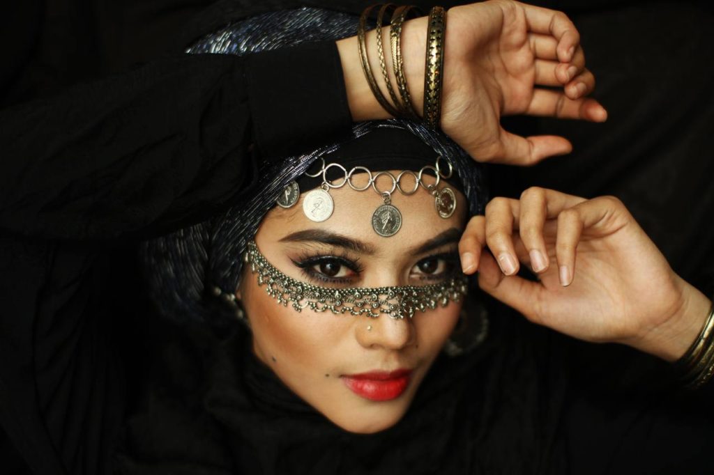 Maniak Potret Mardian Selamat Foto Model low key strobist wanita hijab