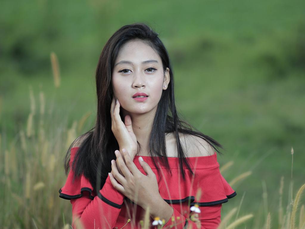 Maniak Potret Badet Zarhaeni Model Wanita Merah
